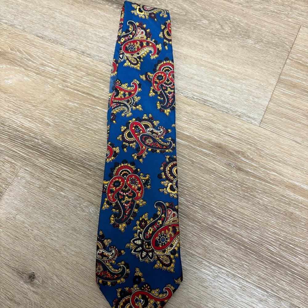 Vtg Façonnable Blue Paisley 100% Silk Classic Necktie